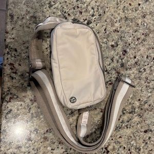 Lululemon Everywhere Belt bag